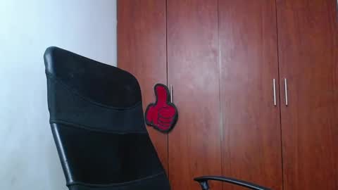 Snapshot of soft_fetish chatting on 02/23/25, 10:06 Camila M online show from 02/23/25, 10:06