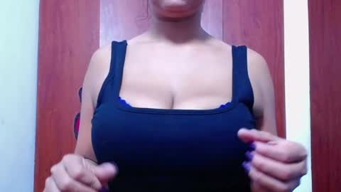 Snapshot of soft_fetish chatting on 11/16/25, 04:23 Camila M online show from 11/16/25, 04:23