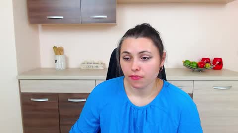 Snapshot of soft_lilly chatting on 10/22/25, 05:41 Lilly online show from 10/22/25, 05:41