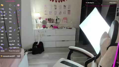 Snapshot of softalone chatting on 03/05/26, 12:17 Di online show from 03/05/26, 12:17