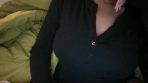 Snapshot of softberrry chatting on 12/15/25, 02:10 Jade online show from 12/15/25, 02:10