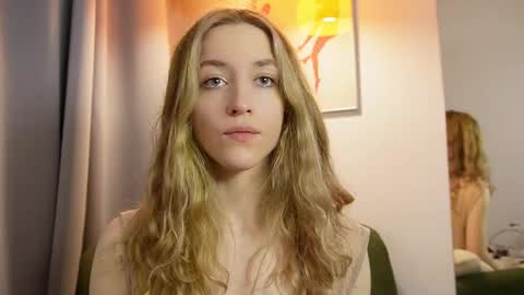 softdreamer_ online show from 11/19/25, 02:28