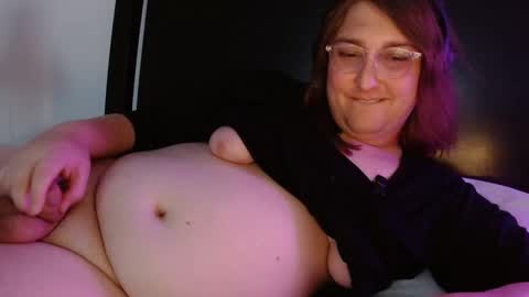 Snapshot of softenbyyy chatting on 11/10/25, 03:49 chubby enby sissy online show from 11/10/25, 03:49