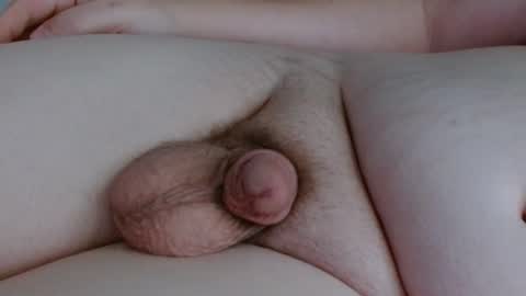 Snapshot of softenbyyy chatting on 12/13/25, 09:20 chubby enby sissy online show from 12/13/25, 09:20