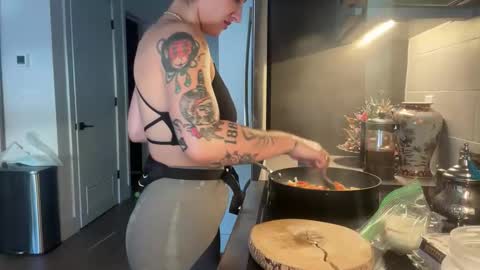 Snapshot of softheatmaria chatting on 12/15/25, 02:43 Soft Heat Maria online show from 12/15/25, 02:43