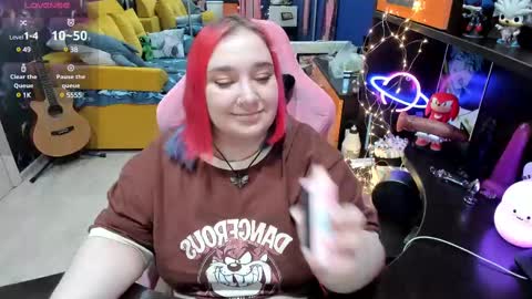 Snapshot of softie_sofy chatting on 03/11/25, 10:51 Sofie online show from 03/11/25, 10:51