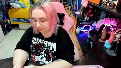 Sofie online show from 10/19/25, 02:01