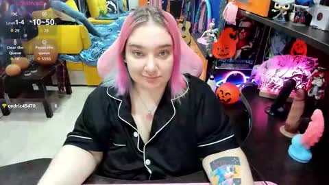 Snapshot of softie_sofy chatting on 10/30/25, 02:24 Sofie online show from 10/30/25, 02:24