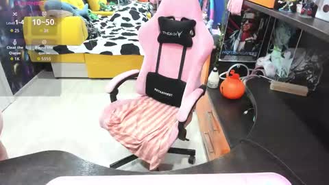 Snapshot of softie_sofy chatting on 11/03/25, 03:08 Sofie online show from 11/03/25, 03:08