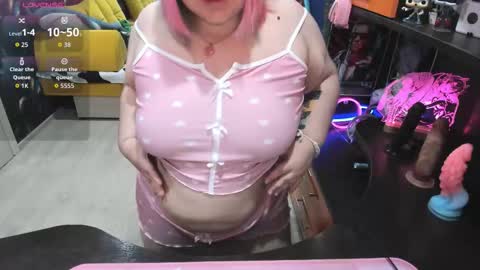 Snapshot of softie_sofy chatting on 11/06/25, 03:51 Sofie online show from 11/06/25, 03:51