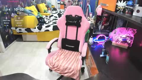 Snapshot of softie_sofy chatting on 11/09/25, 03:05 Sofie online show from 11/09/25, 03:05