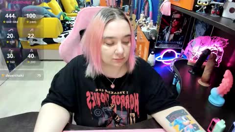 Snapshot of softie_sofy chatting on 11/13/25, 03:49 Sofie online show from 11/13/25, 03:49