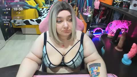 Snapshot of softie_sofy chatting on 11/18/25, 02:50 Sofie online show from 11/18/25, 02:50