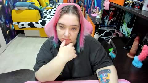 Snapshot of softie_sofy chatting on 11/25/25, 03:28 Sofie online show from 11/25/25, 03:28