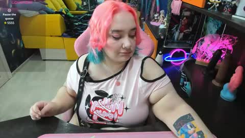 Snapshot of softie_sofy chatting on 12/02/25, 01:11 Sofie online show from 12/02/25, 01:11