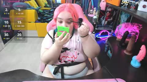 Snapshot of softie_sofy chatting on 12/03/25, 02:08 Sofie online show from 12/03/25, 02:08