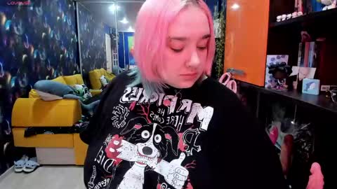 Snapshot of softie_sofy chatting on 04/18/26, 02:15 Sofie online show from 04/18/26, 02:15