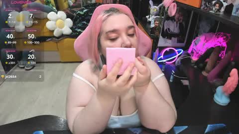 Snapshot of softie_sofy chatting on 04/22/26, 02:25 Sofie online show from 04/22/26, 02:25