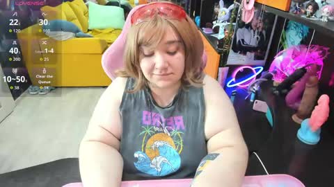 Snapshot of softie_sofy chatting on 05/08/26, 02:28 Sofie online show from 05/08/26, 02:28