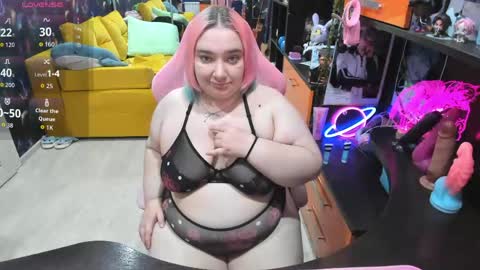 Snapshot of softie_sofy chatting on 05/13/26, 03:48 Sofie online show from 05/13/26, 03:48