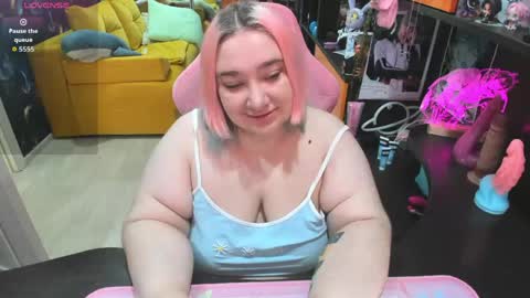 Snapshot of softie_sofy chatting on 05/19/26, 03:35 Sofie online show from 05/19/26, 03:35