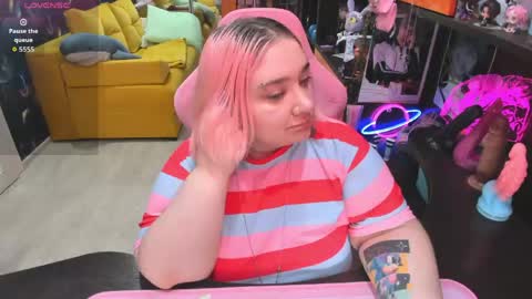 Snapshot of softie_sofy chatting on 05/20/26, 02:51 Sofie online show from 05/20/26, 02:51