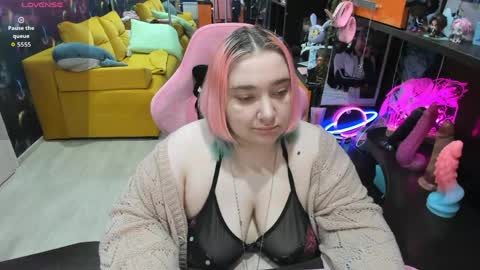 Snapshot of softie_sofy chatting on 05/22/26, 02:51 Sofie online show from 05/22/26, 02:51