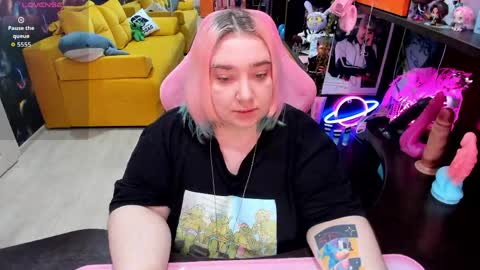 Snapshot of softie_sofy chatting on 05/28/26, 01:47 Sofie online show from 05/28/26, 01:47