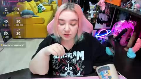 Snapshot of softie_sofy chatting on 05/30/26, 02:19 Sofie online show from 05/30/26, 02:19