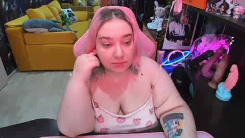 Snapshot of softie_sofy chatting on 06/25/26, 02:44 Sofie online show from 06/25/26, 02:44