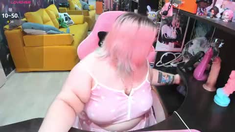Snapshot of softie_sofy chatting on 07/05/26, 01:56 Sofie online show from 07/05/26, 01:56