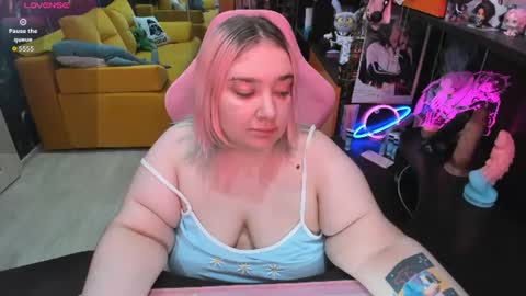 Snapshot of softie_sofy chatting on 07/08/26, 02:16 Sofie online show from 07/08/26, 02:16