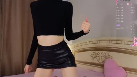 Snapshot of softiedream chatting on 09/19/25, 06:37 Elly online show from 09/19/25, 06:37