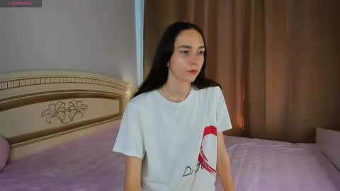 Snapshot of softiedream chatting on 09/28/25, 07:25 Elly online show from 09/28/25, 07:25