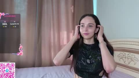 Snapshot of softiedream chatting on 10/03/25, 06:54 Elly online show from 10/03/25, 06:54