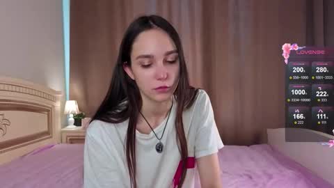 Snapshot of softiedream chatting on 10/18/25, 07:31 Elly online show from 10/18/25, 07:31