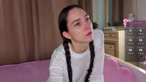 Snapshot of softiedream chatting on 10/19/25, 06:36 Elly online show from 10/19/25, 06:36