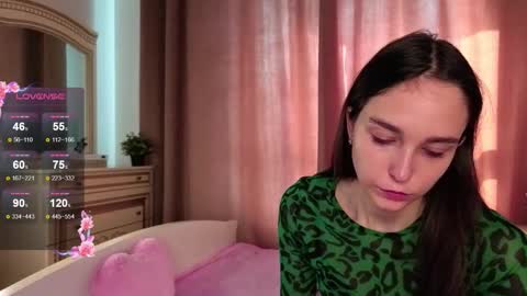 Snapshot of softiedream chatting on 10/21/25, 06:36 Elly online show from 10/21/25, 06:36