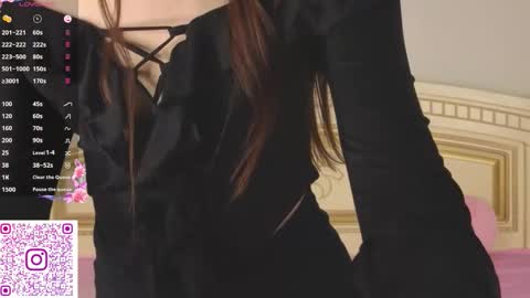 Snapshot of softiedream chatting on 10/25/25, 07:27 Elly online show from 10/25/25, 07:27