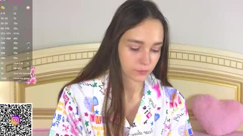 Snapshot of softiedream chatting on 10/27/25, 06:06 Elly online show from 10/27/25, 06:06