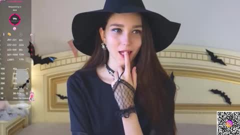 Snapshot of softiedream chatting on 10/30/25, 06:48 Elly online show from 10/30/25, 06:48