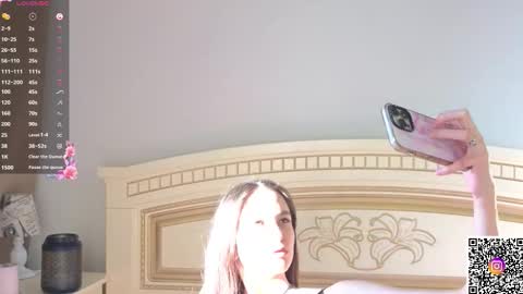 Snapshot of softiedream chatting on 11/03/25, 06:14 Elly online show from 11/03/25, 06:14