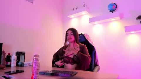 Snapshot of softprincess_ chatting on 06/22/26, 04:09 Soft online show from 06/22/26, 04:09