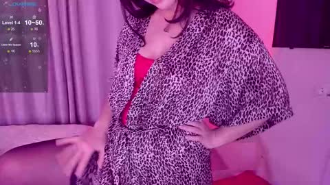 Snapshot of softt_kitty chatting on 02/21/25, 08:16 Emily online show from 02/21/25, 08:16