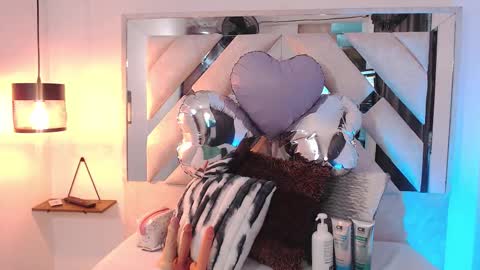    online show from 02/02/26, 12:15