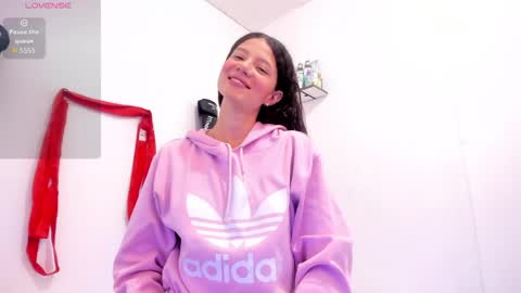 Snapshot of sofy_bonnet chatting on 04/01/26, 12:28 online show from 04/01/26, 12:28