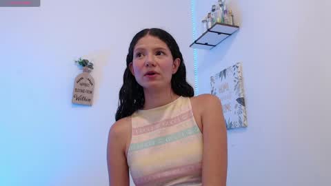 Snapshot of sofy_bonnet chatting on 04/06/26, 11:55 online show from 04/06/26, 11:55