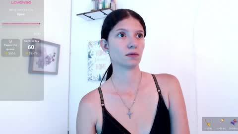 Snapshot of sofy_bonnet chatting on 04/10/26, 02:11 online show from 04/10/26, 02:11