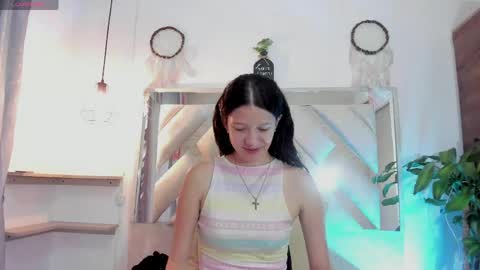 Snapshot of sofy_bonnet chatting on 04/23/26, 11:42 online show from 04/23/26, 11:42