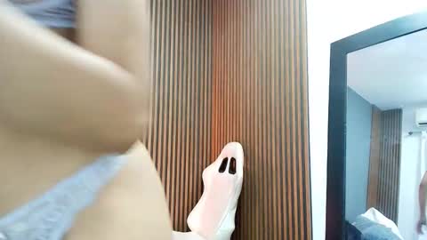 sofy west online show from 09/18/25, 10:34